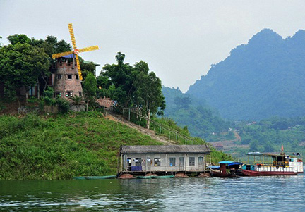 Tour Hòa Bình