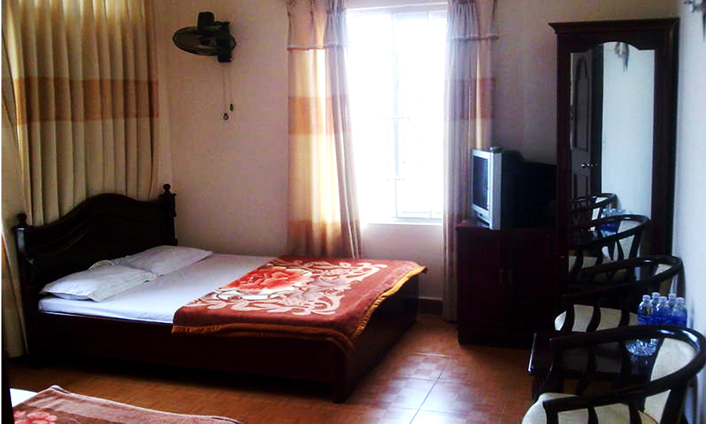 KHÁCH SẠN PHONG LAN